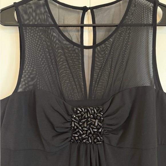 Chic black shift dress with beaded detail and netting - by Donna Ricco. Size 10 - Picture 2 of 7